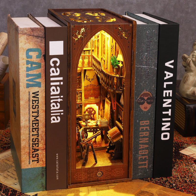 Bibliothèque de livres DIY Book Nook Ugeargeek
