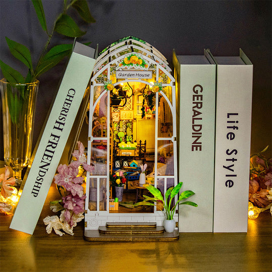 Villa con jardín Rincón de libros Ugeargeek