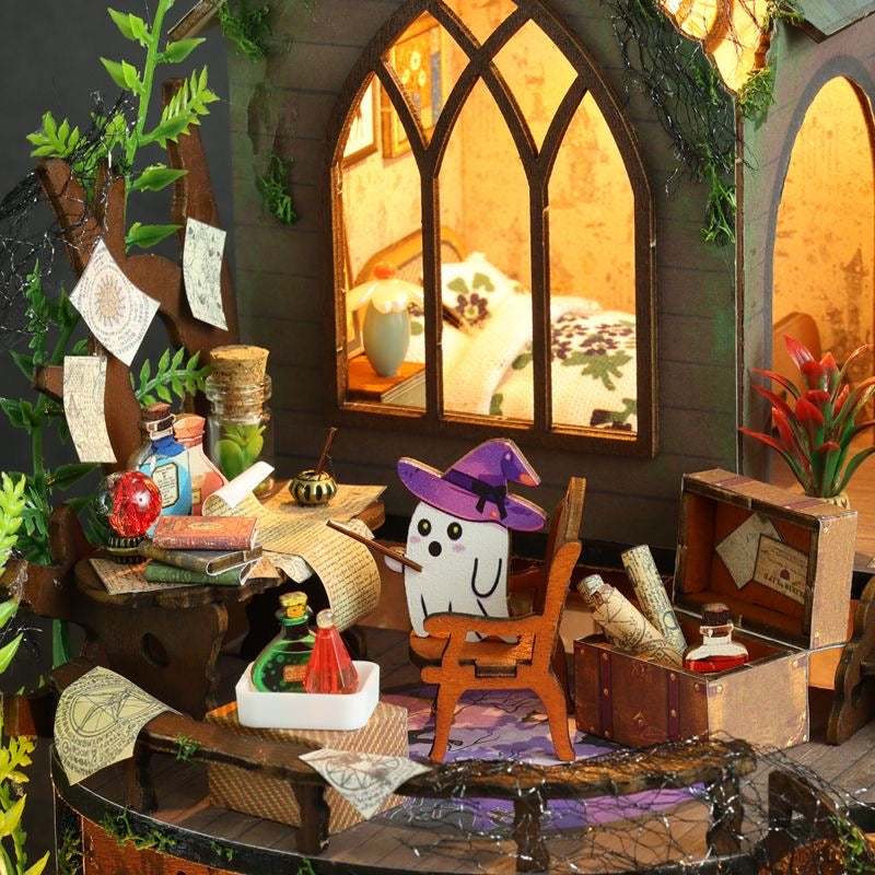Ugeargeek Forest Adventure Miniature House