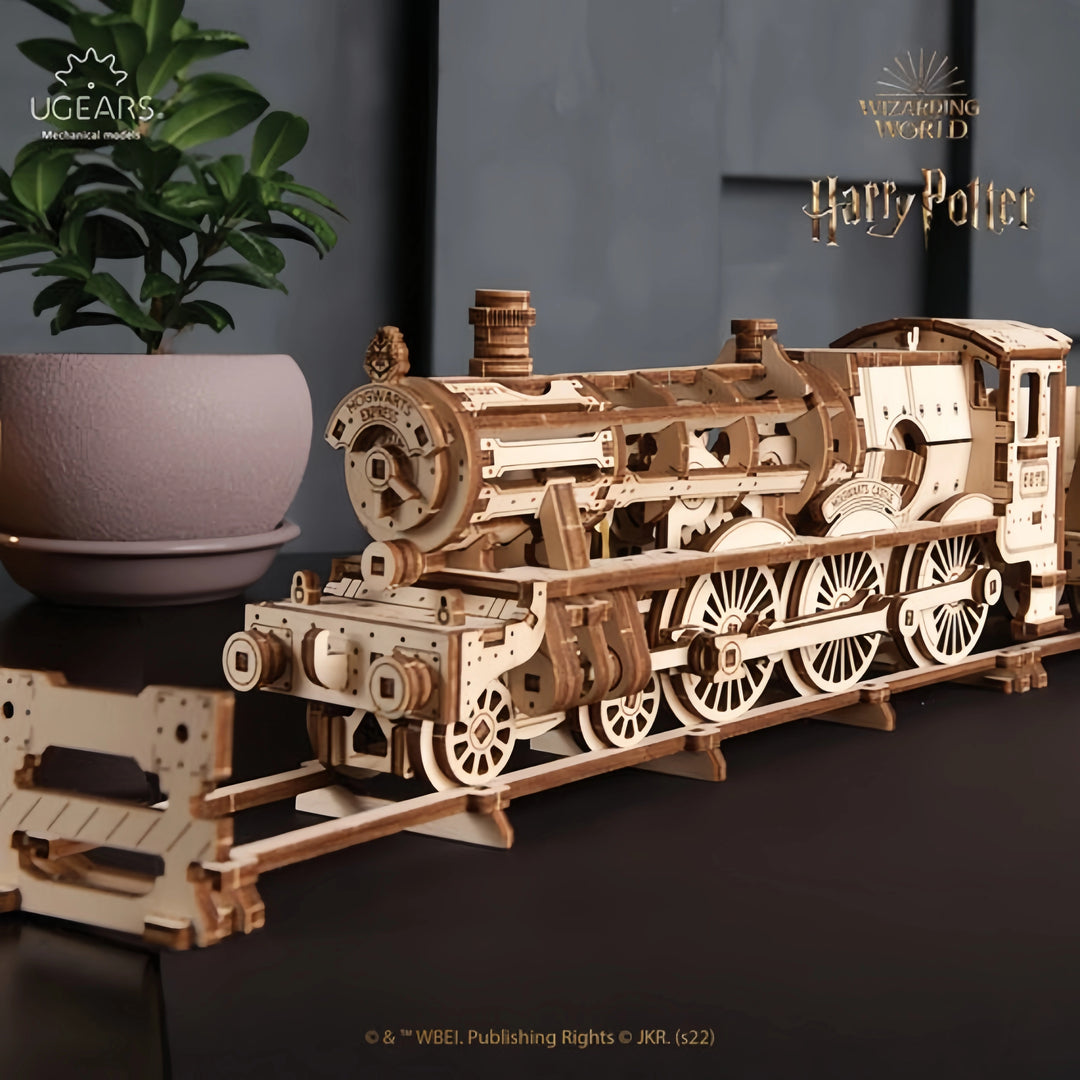 Hogwarts™ Express Train Model Kit Ugears