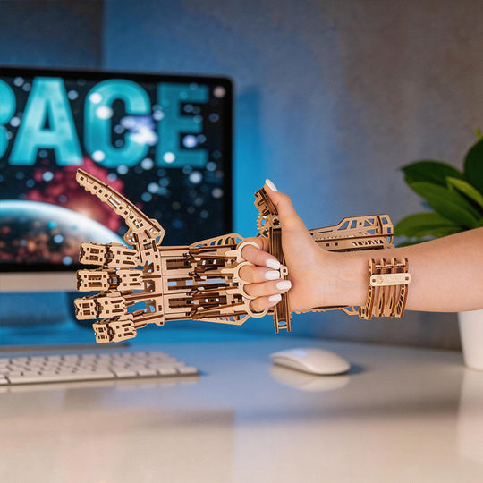 Ugeargeek Cyber Hand Wearable Mechanical Gauntlet