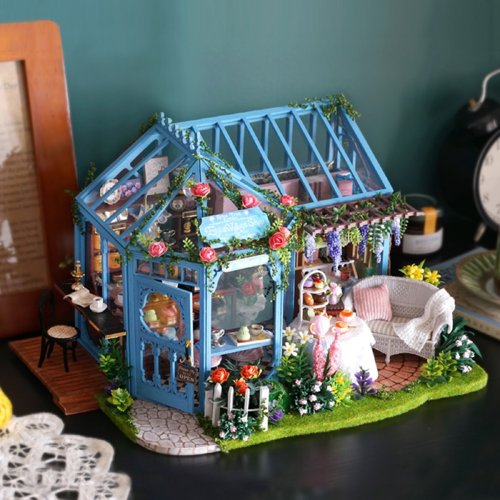 Rose-Blooming Yard DIY Miniature House